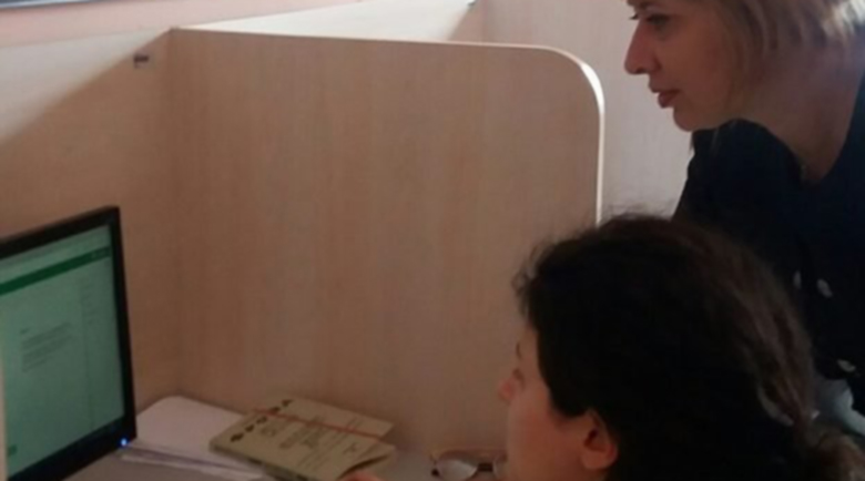 Психолози държаха 24 часа дете на телефона да не се самоубие