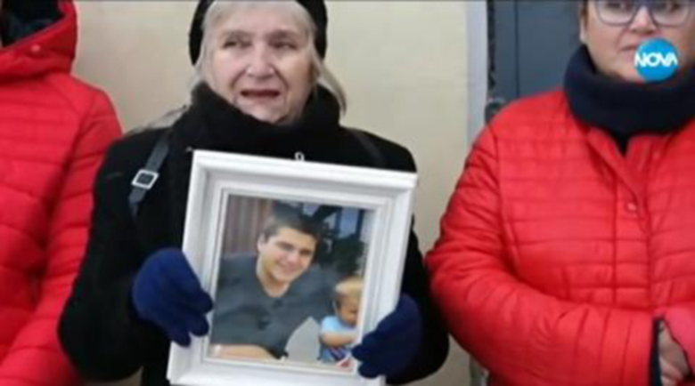 Роднини искат по-тежка присъда за циганина, убил 18-гoдишния Алекс