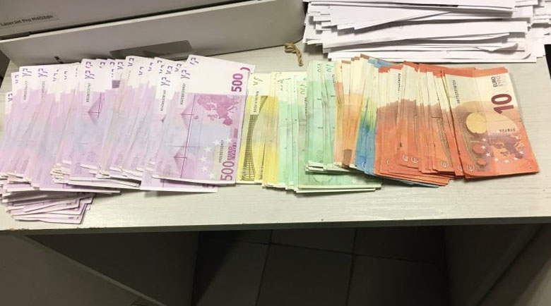 Митничари надушиха пътничка с над 200 000 недекларирани евро