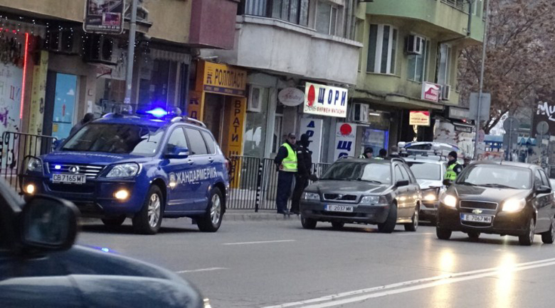 Жандармерия блокира Благоевград, проверяват се автомобили