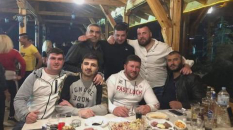 Кметът на Скобелево на купон въпреки забраната за заведения