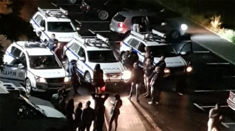 Абитуриенти се млатиха в Бургас, полицията ги разтърва