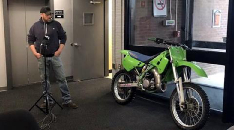 Върнаха крадено Kawasaki на собственика след 27 години