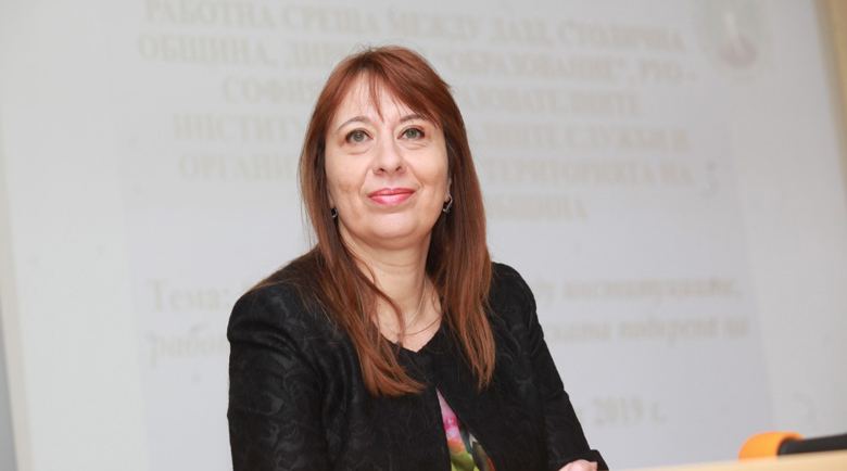 Шок! Деца ядат от гробища, родителите ги изоставили заради гурбет
