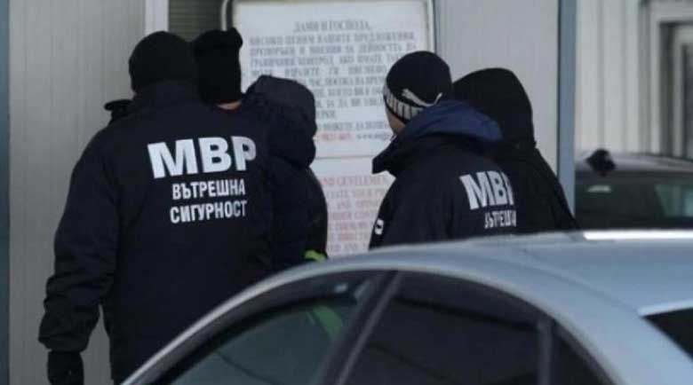 СРС-та пращат в съда полицаи заради корупция! Вземали рушвети от чужденци за…