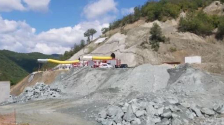 Затрупан в тунела работник е баща на три деца, приеха го в реанимация