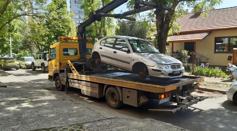 6300 трошки висят по улиците в София, май само ги броят…