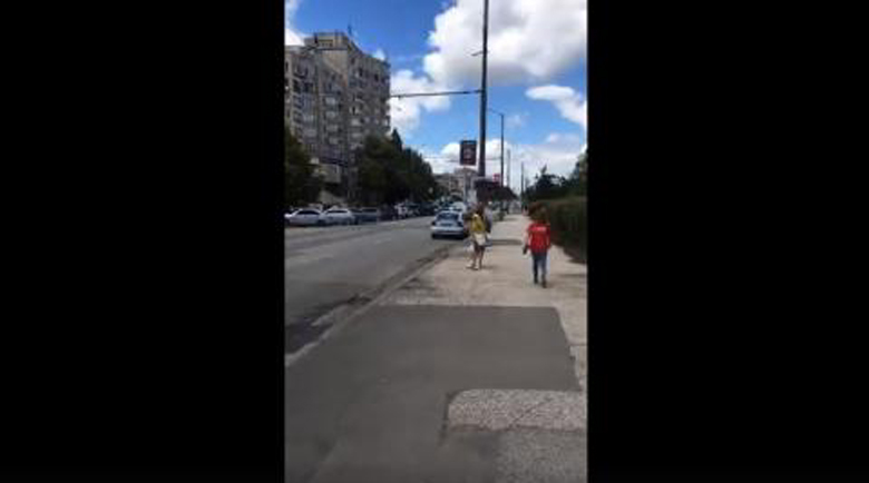 Влогър от София показа нагло спряла патрулка в нарушение