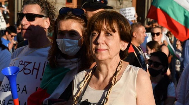 Ренета Инджова се преби, потърсила лекарска помощ в „Пирогов“