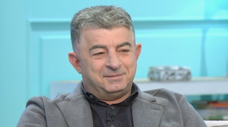Още издирват двамата стрелци на Йоргос Карайваз в Атина