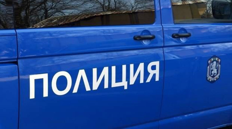 Пращат на съд служител на МВР, крал бижута и якета