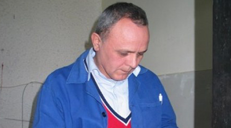 След убийството на три деца, Пламен е библиотекар в затвора