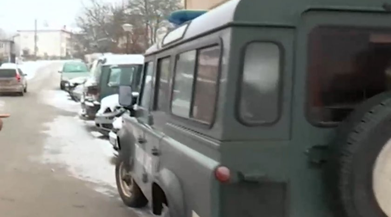 На аванта: Полицейски шеф в Годеч ходи на работа със служебен джип