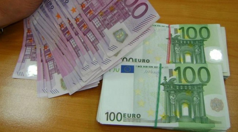 45-годишна адвокатка поиска 20 000 евро „да помогне“