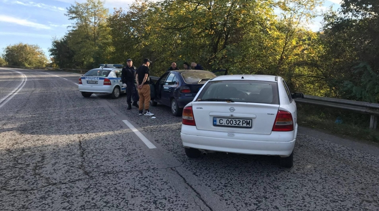 От засада! Ченгета спипаха 300 грама амфети в кола на пътя за Берковица