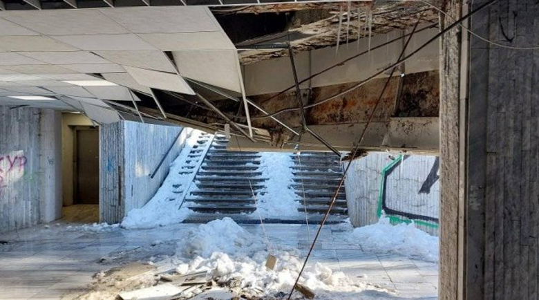 Опасно за живота! Подлезът на бул. България се руши, носете си каски