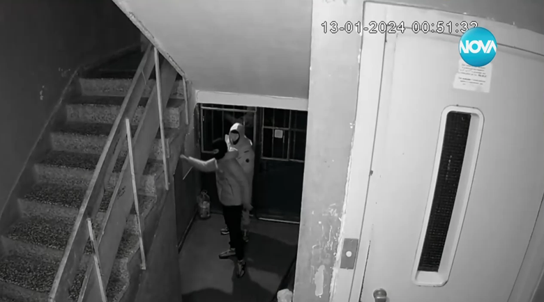 Въоръжени и маскирани влязоха в блок в квартал „Овча купел“, счупиха камера
