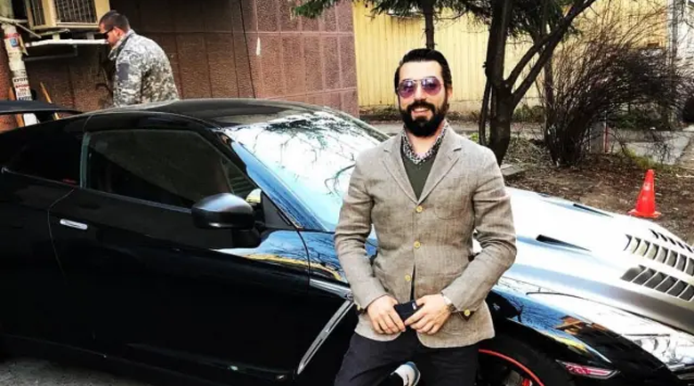 Изритаха двамата полицаи, охранявали клуба на Мартин Нотариуса