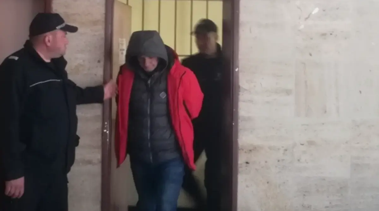 Съдът пусна под домашен арест граничните полицаи, взели подкуп на „Гюешево“