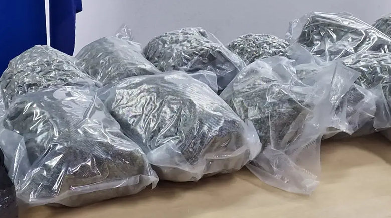 Русенец получи пратка с марихуана в консервна кутия
