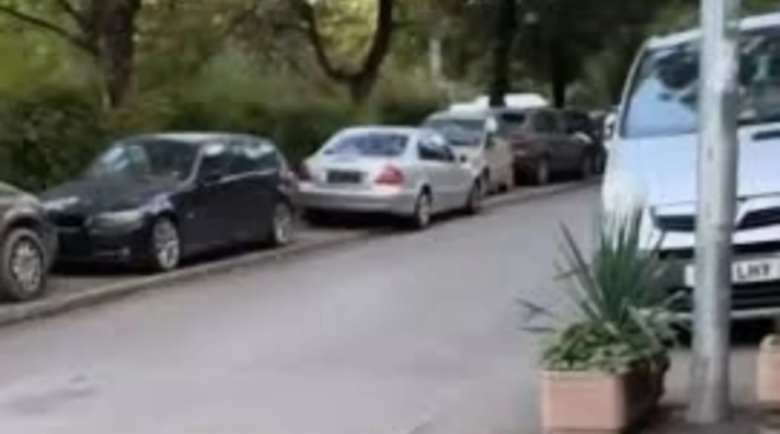 Отнети автомобили от полицията „изядоха” паркоместата в „Дружба”