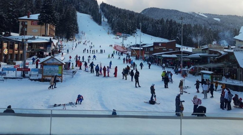 Ски патрул спипа двама да хвърлят марихуана на Боровец