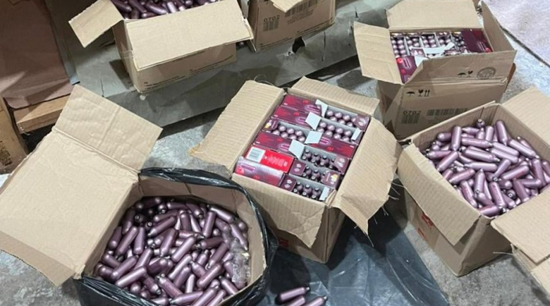 Заловиха младеж с 372 флакона с райски газ в Русе