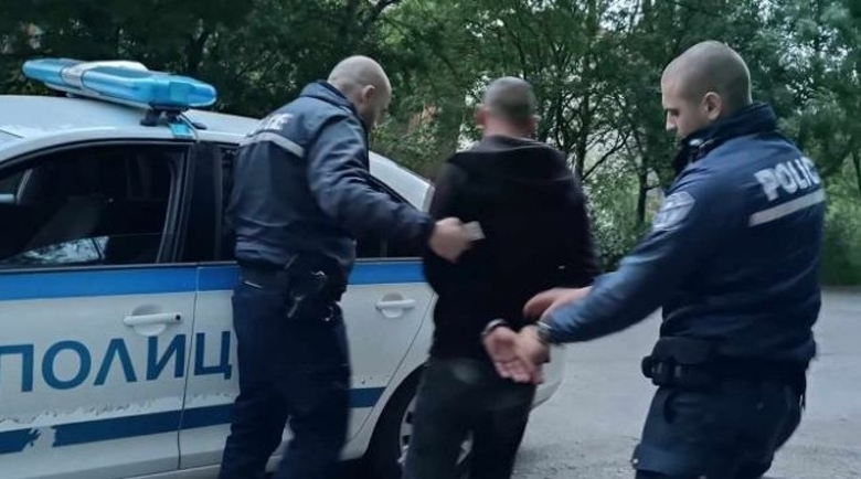 Ченгета намериха дрога в гащите на шофьор, тикнаха го в ареста