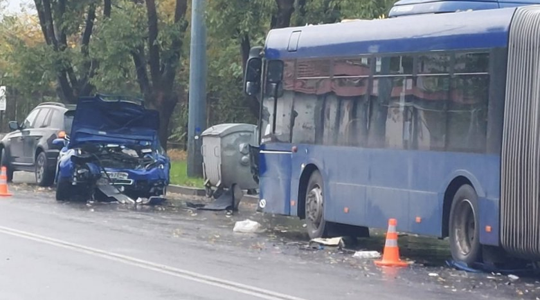 Водач заспа зад волана и причини катастрофа с автобус в Бургас