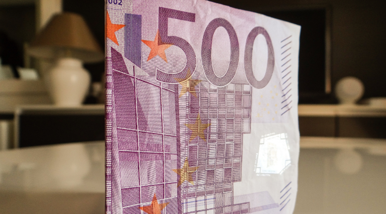 Турист в Боровец плати в заведение с фалшиви 500 евро
