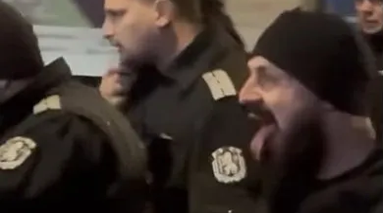 Самоуби се оплезеното ченге от големите протести миналата година