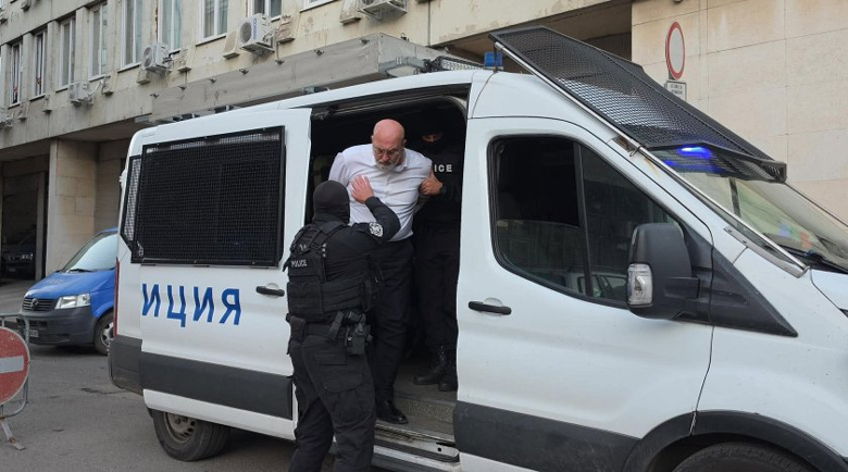 Докараха тримата задържани за убийството на Слави Бинев в СДВР